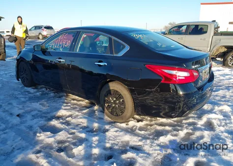 2016 Nissan Altima 2.5/2.5 S/2.5 Sl/2.5 Sr/2.5 Sv z USA, uszkodzony, nr VIN 1N4AL3AP4GC221060